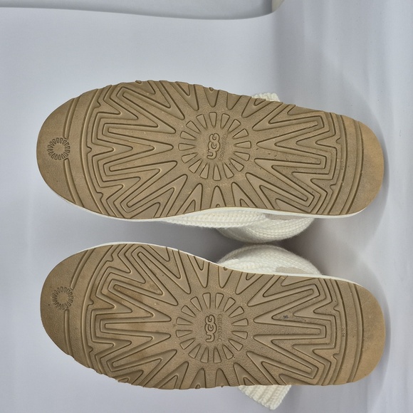 UGG Australia Classic Cardy CREAM Three Button Knit Boots Size 9 - Picture 7 of 16